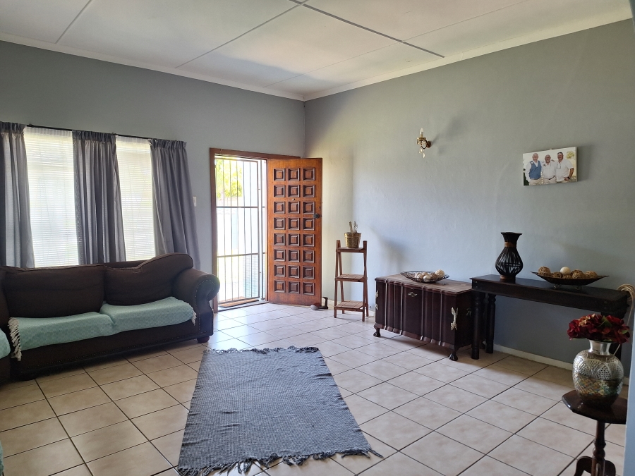To Let 5 Bedroom Property for Rent in Retief Eastern Cape